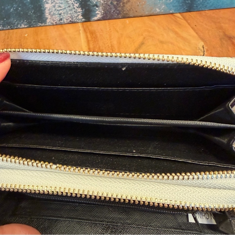 Cottagecore Botanical Garden Double
Zip-Around Wallet – White Faux Leather EUC - Picture 9 of 12